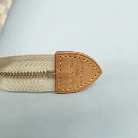 Auth Louis Vuitton Toiletry Pouch White Damier Azur Canvas Clutch Bag 835-092224 - Picture 9 of 12